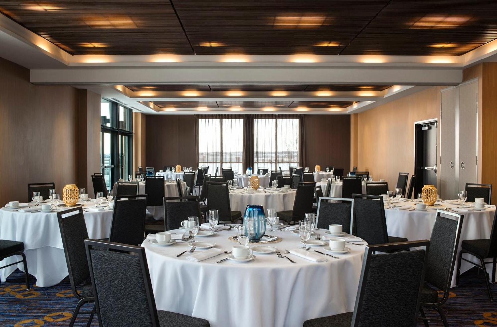 Hotel Courtyard By Marriott Calgary South Extérieur photo