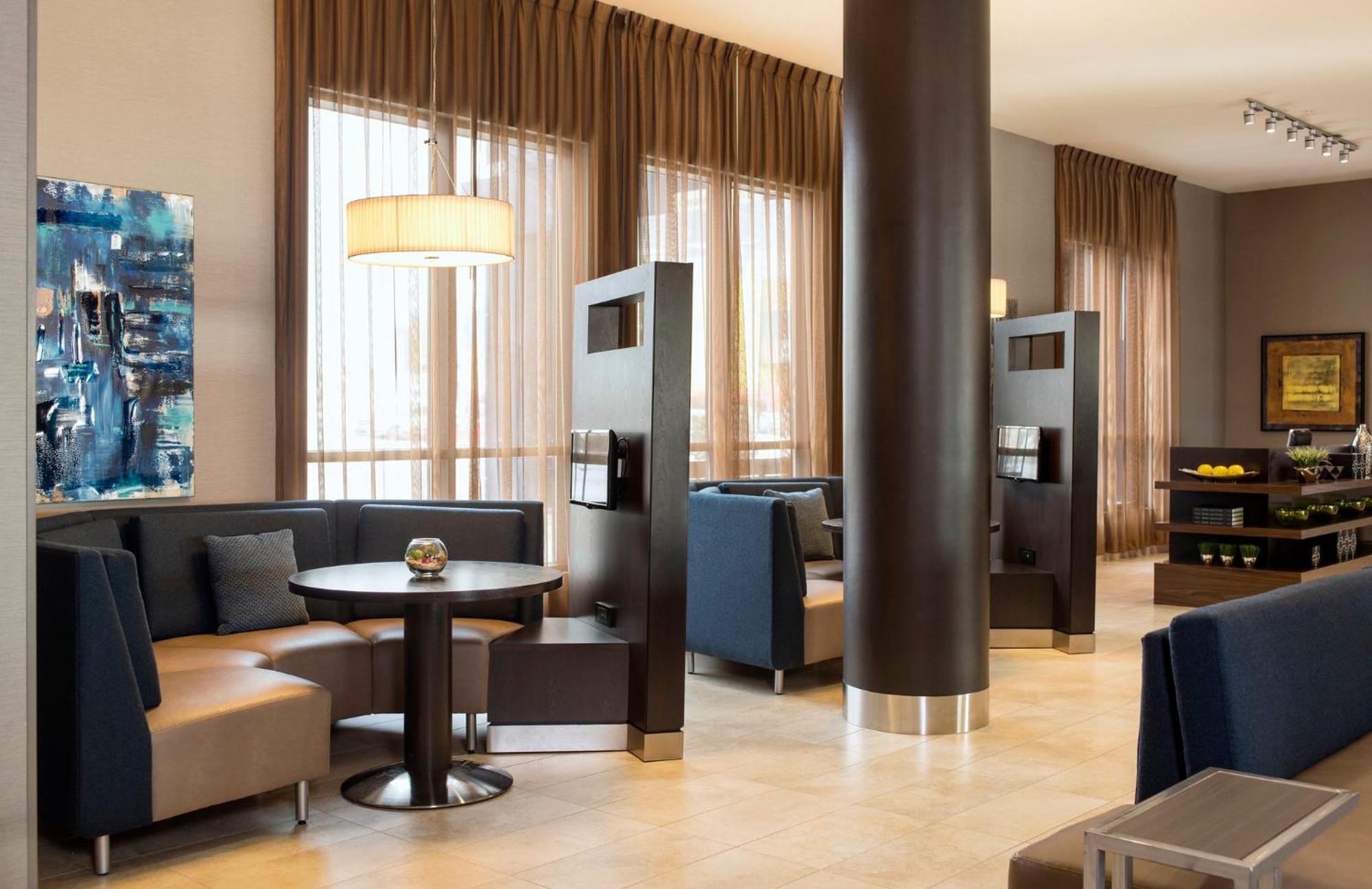 Hotel Courtyard By Marriott Calgary South Extérieur photo
