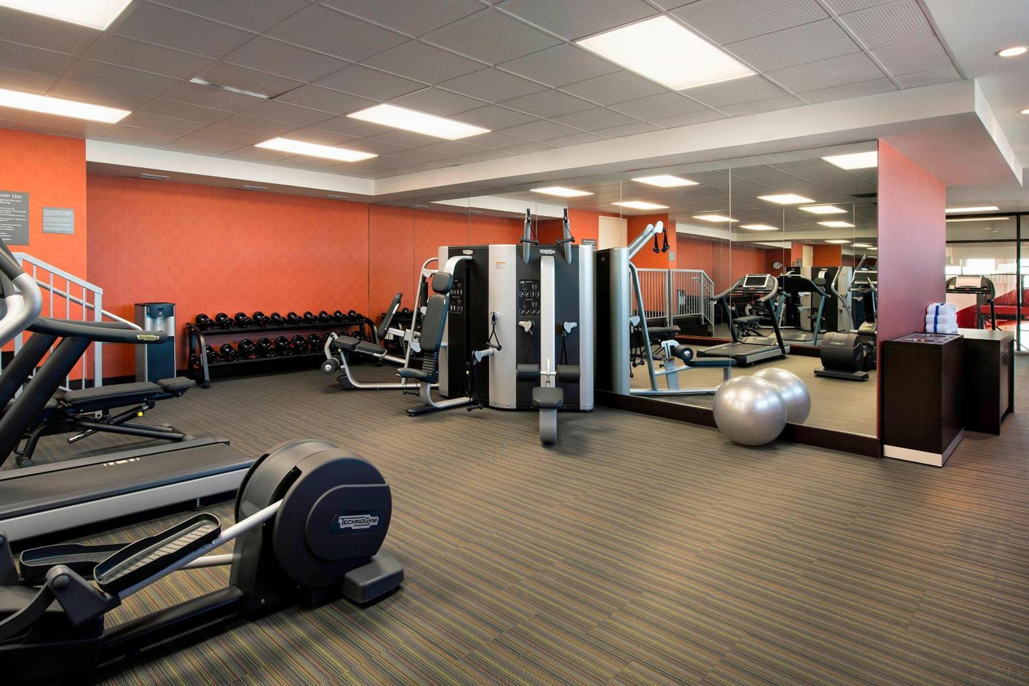 Hotel Courtyard By Marriott Calgary South Extérieur photo