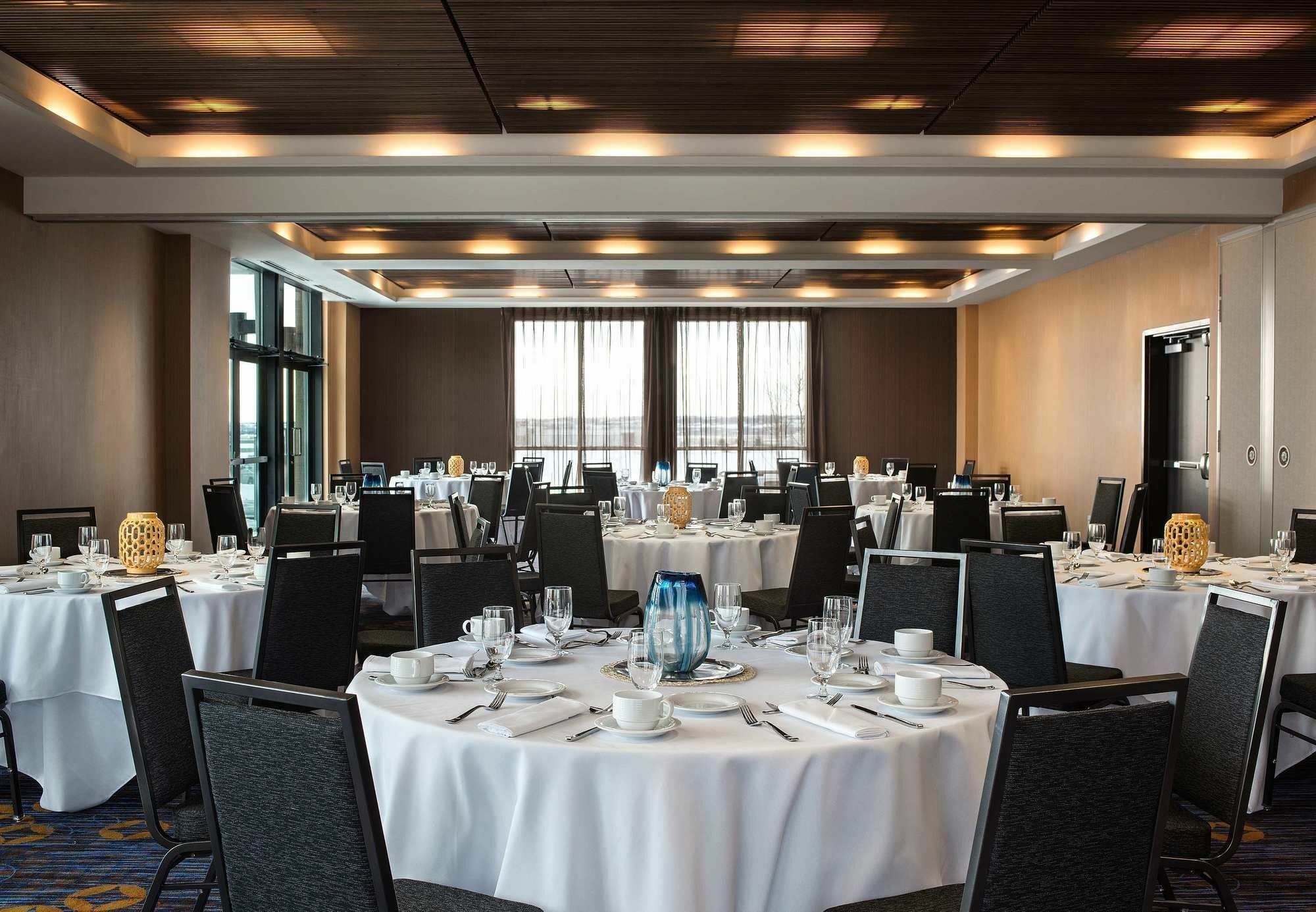 Hotel Courtyard By Marriott Calgary South Extérieur photo